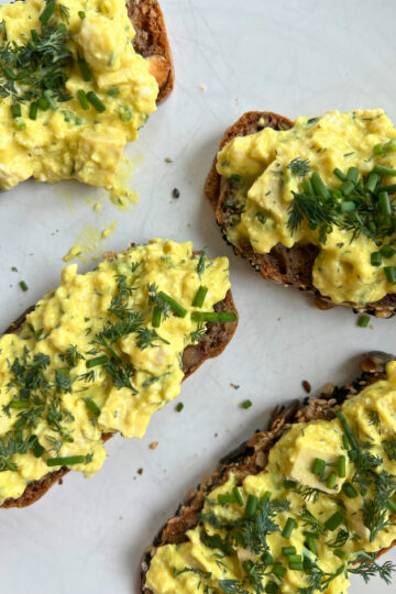 vegan egg salad toasts
