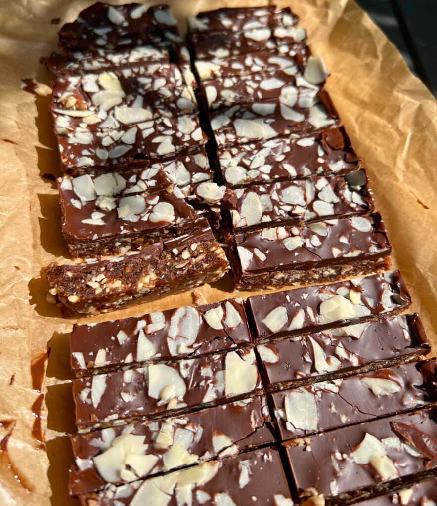 date bars - juicy and chocolaty