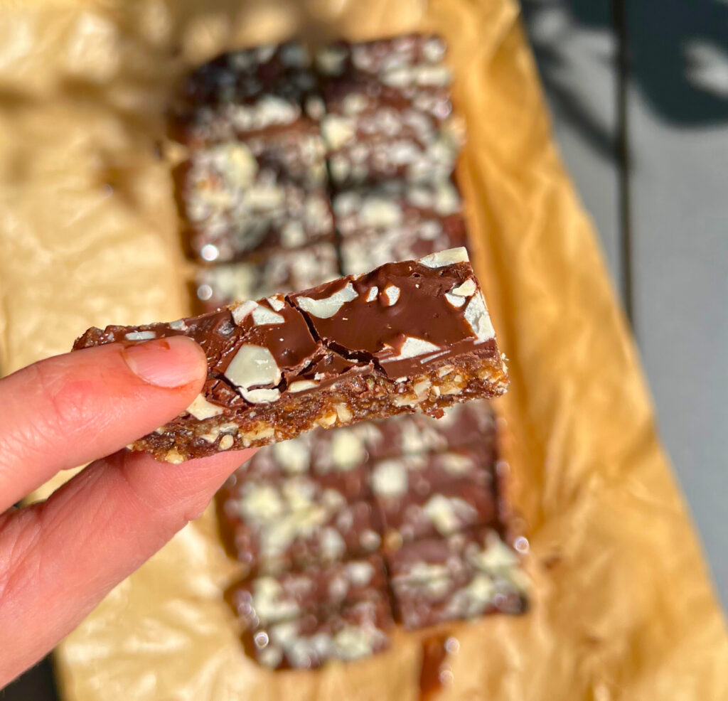 date bar - juicy and chocolaty
