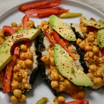 yoghurt Curry Chickpeas in sushi tacos with avocado and peppers