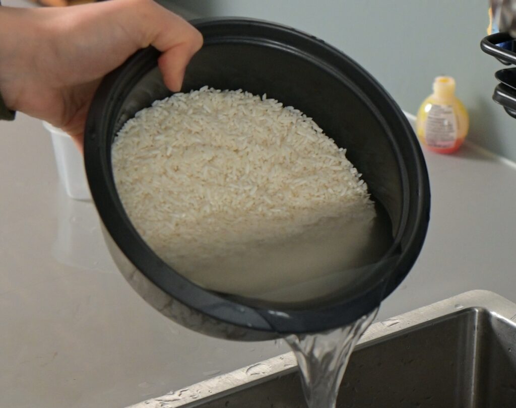 Rinse the rice thoroughly