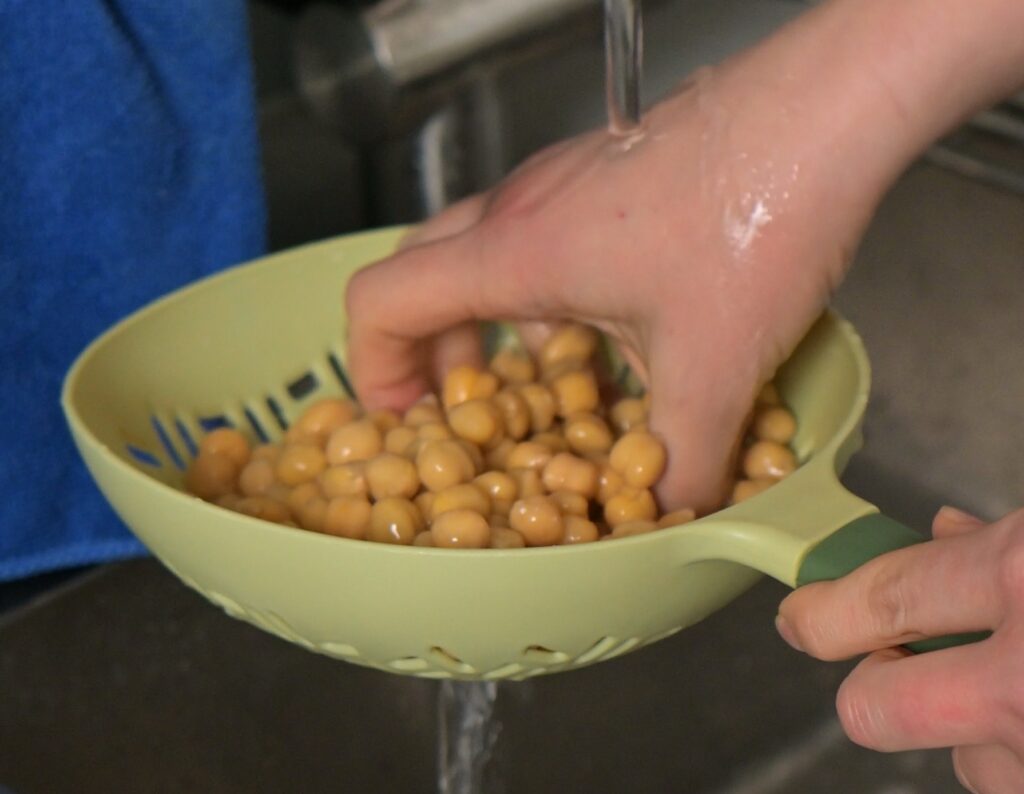 Drain and rinsed the chickpeas well